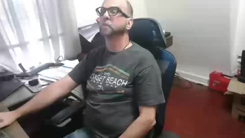 Snapshot of woodworker6473 chatting on 10.15.25 woodworker6473 online show from 10.15.25