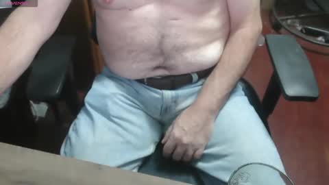 Snapshot of woodworker6473 chatting on 10.21.25 woodworker6473 online show from 10.21.25