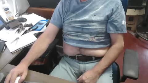 Snapshot of woodworker6473 chatting on 11.12.25 woodworker6473 online show from 11.12.25