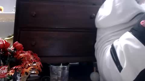 Snapshot of woofwolfxix chatting on 10.29.25 woofwolfxix online show from 10.29.25