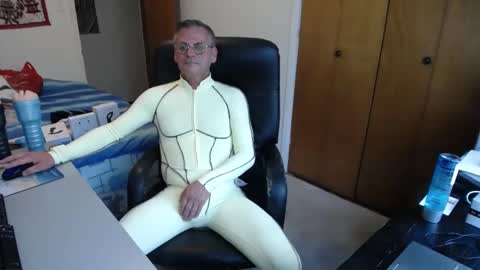 Snapshot of worldlarge chatting on 09.14.25 Large one online show from 09.14.25