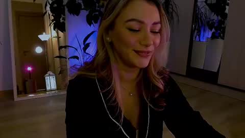 Snapshot of worldsbaby chatting on 02.03.25 worldsbaby online show from 02.03.25