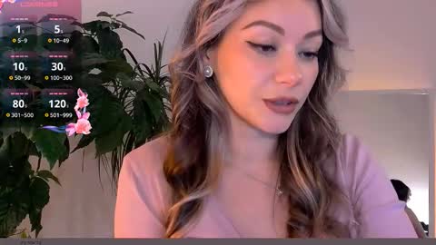 Snapshot of worldsbaby chatting on 09.18.25 worldsbaby online show from 09.18.25