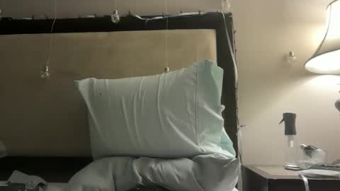 Snapshot of worthdaddy2cum chatting on 04.04.26 cum4me online show from 04.04.26