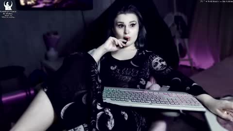 Snapshot of wounded_goddess chatting on 01.11.26 Goddess Sophy online show from 01.11.26