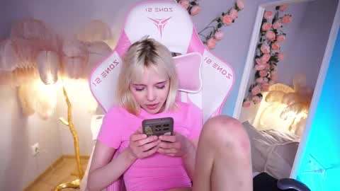Snapshot of wow_angel chatting on 05.24.26 wow_angel online show from 05.24.26