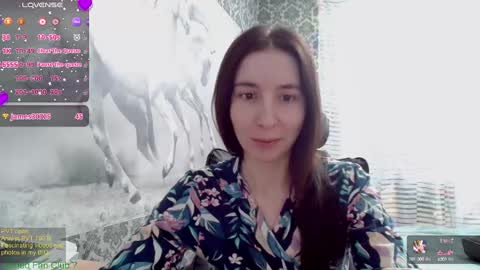 Snapshot of wow_porno_ chatting on 02.15.25 Anna  online show from 02.15.25