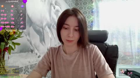 Snapshot of wow_porno_ chatting on 02.16.25 Anna  online show from 02.16.25