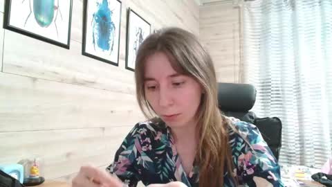 Anna  online show from 04.29.26