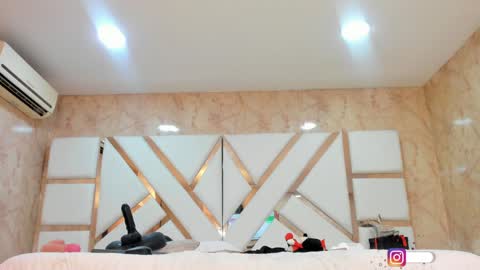 Snapshot of wowana chatting on 01.09.25 STREAMING SCHEDULE 2100 - 0530 GMT-5 online show from 01.09.25