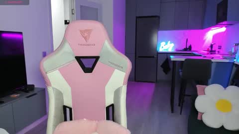 Emi online show from 10.04.25