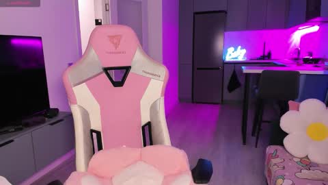 Emi online show from 10.18.25