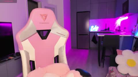 Emi online show from 10.30.25