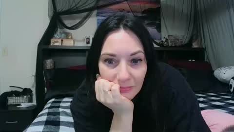 Snapshot of wrenleigh chatting on 01.13.26 Crystal Lake online show from 01.13.26