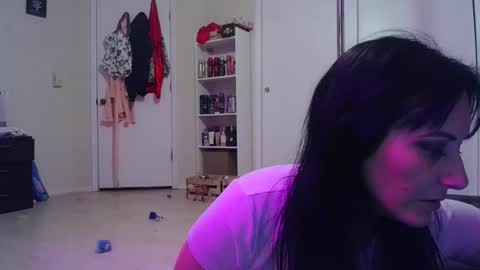 Snapshot of wrenleigh chatting on 02.07.26 Crystal Lake online show from 02.07.26