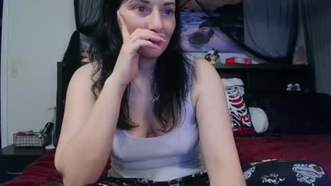 Snapshot of wrenleigh chatting on 02.18.26 Crystal Lake online show from 02.18.26