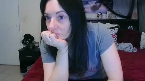 Snapshot of wrenleigh chatting on 03.13.26 Crystal Lake online show from 03.13.26