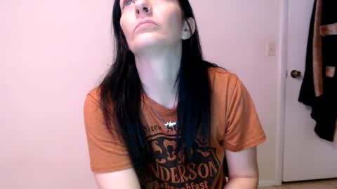 Snapshot of wrenleigh chatting on 07.21.26 Crystal Lake online show from 07.21.26