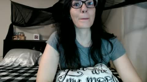 Snapshot of wrenleigh chatting on 07.26.26 Crystal Lake online show from 07.26.26