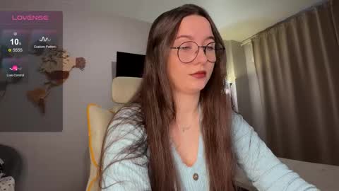 Snapshot of wwow_meow chatting on 12.03.25 Eric and Christine 3 online show from 12.03.25