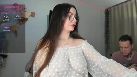 Snapshot of wwow_meow chatting on 12.21.25 Eric and Christine 3 online show from 12.21.25