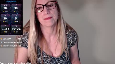 Snapshot of wynfreya chatting on 03.08.26 Wyn online show from 03.08.26