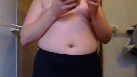 Snapshot of x2kayx2 chatting on 11.22.25 x2kayx2 online show from 11.22.25