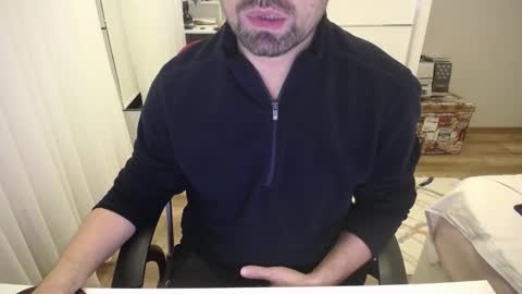 Snapshot of x_____0_____x chatting on 10.28.25 Mr. Lonely online show from 10.28.25