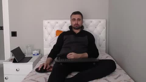 Snapshot of x_____0_____x chatting on 04.14.26 Mr. Lonely online show from 04.14.26