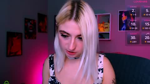 Snapshot of x_alexia_x chatting on 04.30.26 x_alexia_x online show from 04.30.26