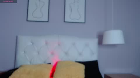 Snapshot of xaander_ chatting on 09.22.25 aurora online show from 09.22.25