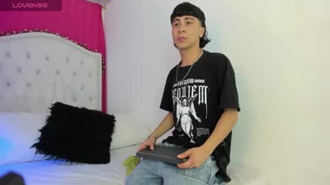 xaanderGrey online show from 11.07.25