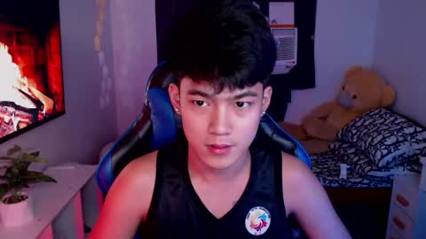 Snapshot of xaldrian_destroyer chatting on 02.19.25 Prince Aldrian online show from 02.19.25