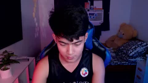 Snapshot of xaldrian_destroyer chatting on 02.19.25 Prince Aldrian online show from 02.19.25