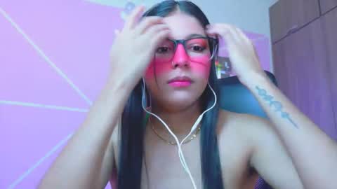 Snapshot of xallysonx_ chatting on 05.25.26 XALLYSONX online show from 05.25.26