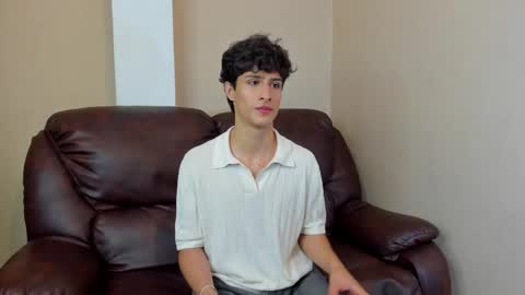 Snapshot of xam_collen chatting on 12.17.25 xam_collen online show from 12.17.25