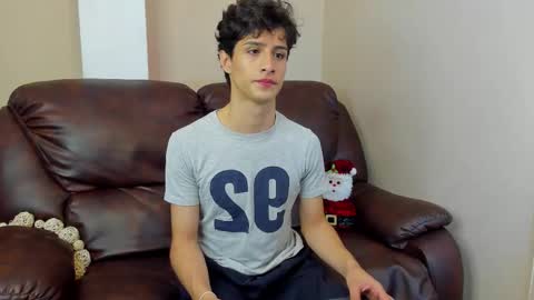 Snapshot of xam_collen chatting on 12.18.25 xam_collen online show from 12.18.25