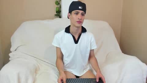 Snapshot of xam_collen chatting on 02.18.26 xam_collen online show from 02.18.26