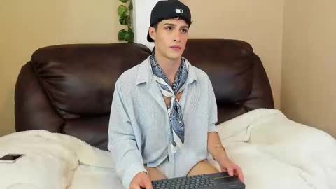 Snapshot of xam_collen chatting on 02.21.26 xam_collen online show from 02.21.26