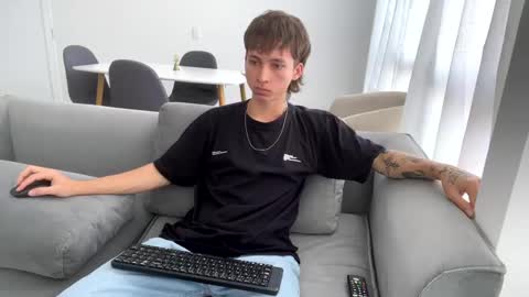 Snapshot of xamyu chatting on 02.10.25 Xam online show from 02.10.25