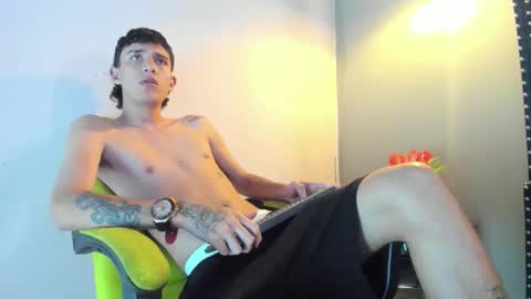 Snapshot of xander_owen2 chatting on 01.08.26 XANDER online show from 01.08.26