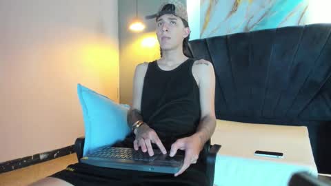 Snapshot of xander_owen2 chatting on 01.17.26 XANDER online show from 01.17.26