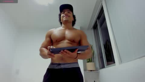 Snapshot of xavier_colleman chatting on 11.05.25 Xavier online show from 11.05.25