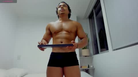 Snapshot of xavier_colleman chatting on 11.07.25 Xavier online show from 11.07.25