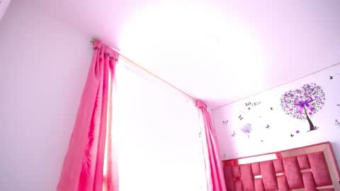 Snapshot of xayunrin chatting on 02.20.25 xayu online show from 02.20.25