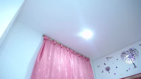 Snapshot of xayunrin chatting on 02.28.25 xayu online show from 02.28.25