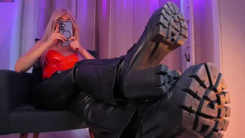 Snapshot of xcherrygoth chatting on 03.12.26 Cherry Goth online show from 03.12.26