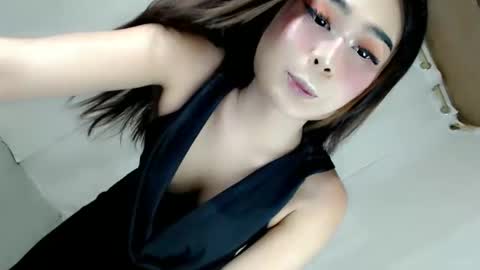 Snapshot of xchinita_kyanggx chatting on 10.11.25 kianna online show from 10.11.25
