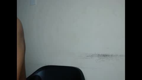 Snapshot of xcreamypussy chatting on 01.01.25 xcreamypussy online show from 01.01.25