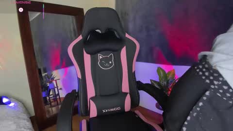 Snapshot of xemily_hardy chatting on 09.26.25 Kanae. online show from 09.26.25